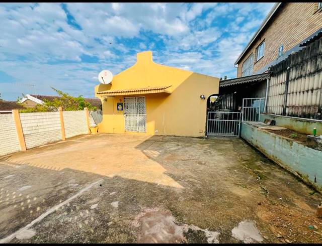 2 BEDROOM HOUSE FOR SALE IN NEWLANDS WEST